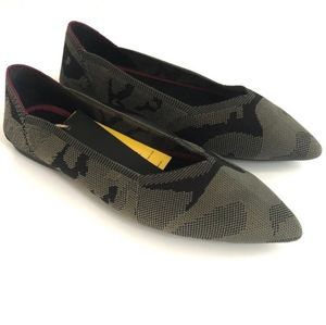 NWOT Seven7 Elsa Point Camo Flats | Size 10